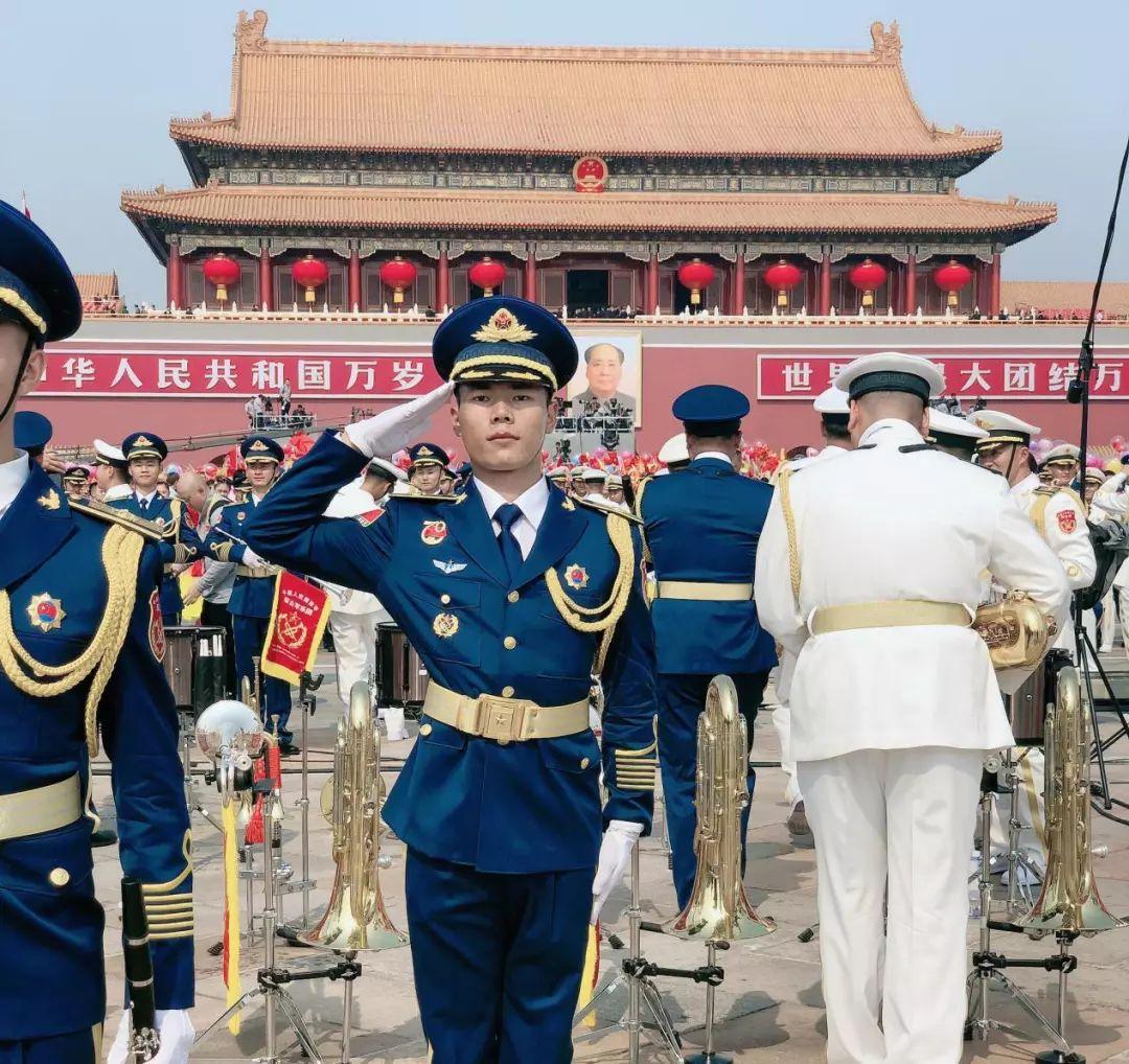 李绍峰，演艺之路的闪耀之星
